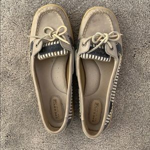 Sperry shoes— lightly worn